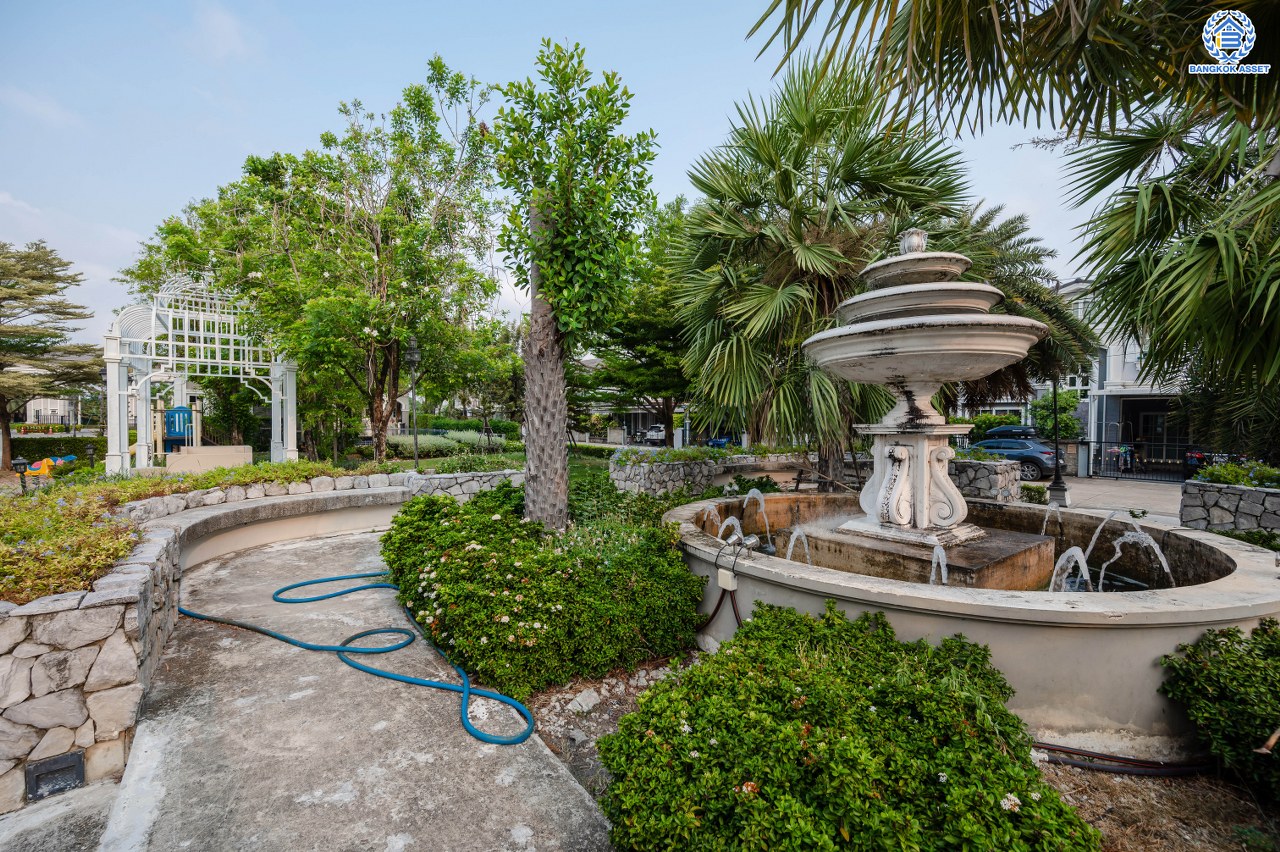 บ้านมือสอง โครงการ โกลเด้น นีโอ ลาดพร้าว-เกษตรนวมินทร์ เนื้อที่กว้าง 40.6 ตร.ว. ฟังก์ชัน 3 ห้องนอน 4 ห้องน้ำ 1 ห้องอเนกประสงค์ 2 ที่จอดรถ พร้อมอยู่ ให้ความเป็นส่วนตัว หน้าบ้านไม่ชนใคร บนทำเลเดินทางสะดวก เชื่อมต่อถนนนวมินทร์ ถนนเสรีไทย ถนนกาญจนาภิเษก ใกล้จุดขึ้นทางด่วน "รามอินทรา-อาจณรงค์"