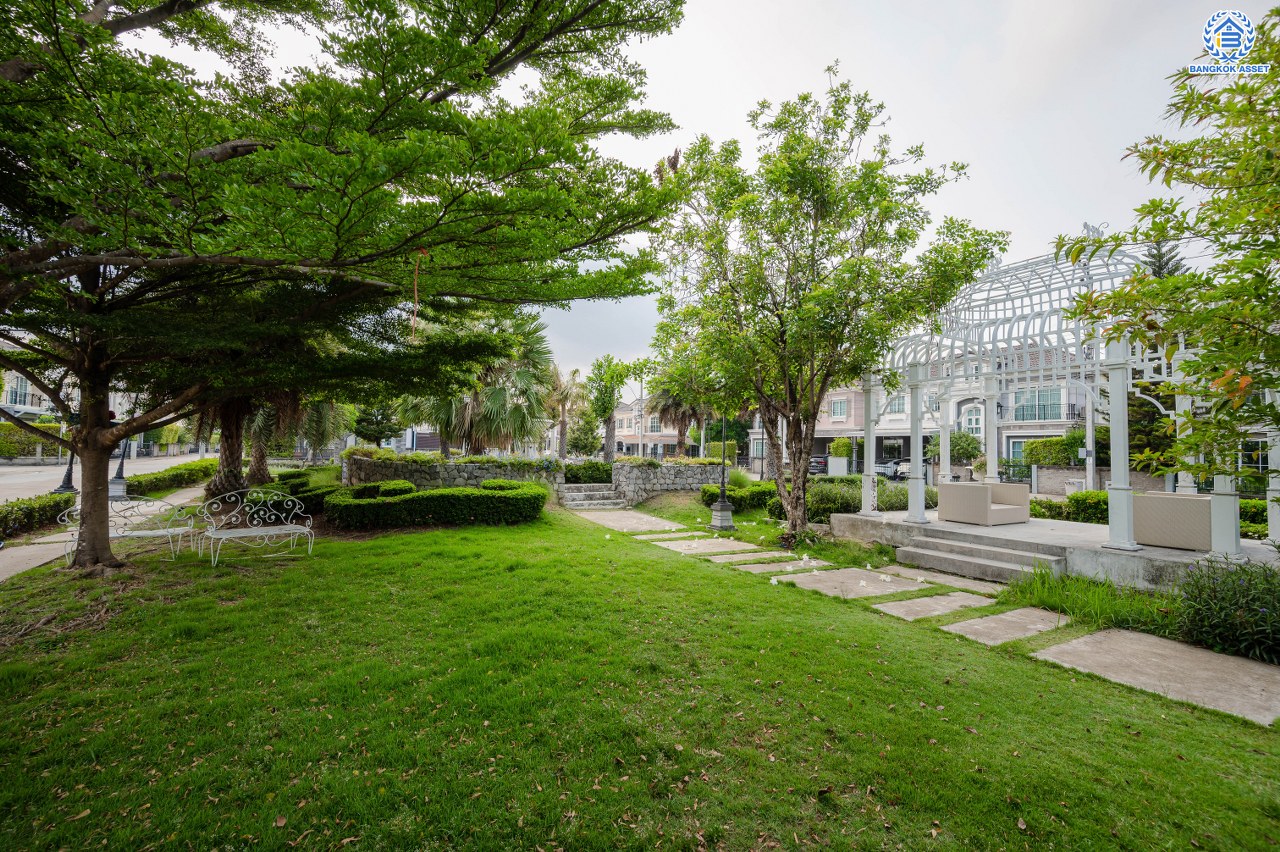 บ้านมือสอง โครงการ โกลเด้น นีโอ ลาดพร้าว-เกษตรนวมินทร์ เนื้อที่กว้าง 40.6 ตร.ว. ฟังก์ชัน 3 ห้องนอน 4 ห้องน้ำ 1 ห้องอเนกประสงค์ 2 ที่จอดรถ พร้อมอยู่ ให้ความเป็นส่วนตัว หน้าบ้านไม่ชนใคร บนทำเลเดินทางสะดวก เชื่อมต่อถนนนวมินทร์ ถนนเสรีไทย ถนนกาญจนาภิเษก ใกล้จุดขึ้นทางด่วน "รามอินทรา-อาจณรงค์"