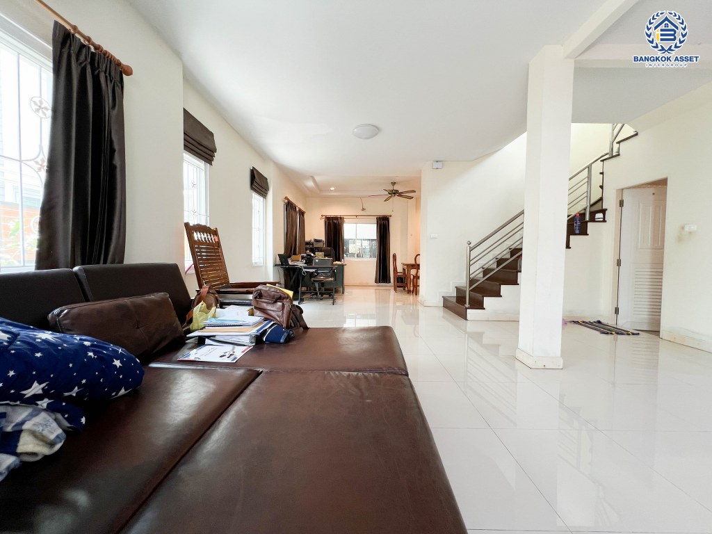 *****บ้านแฝดมือสอง โครงการ หงส์ประยูร3 บางกรวย-ไทรน้อย เนื้อที่  57.60 ตร.ว. ฟังก์ชัน 3 ห้องนอน 3 ห้องน้ำ 2 ที่จอดรถ โครงการบนทำเลเดินทางสะดวก เชื่อมต่อถนนรัตนาธิเบศร์ ถนนราชพฤกษ์ ถนนกาญจนาภิเษก ใกล้รถไฟฟ้าสายสีม่วง "สถานีบางพลู" และจุดขึ้นทางด่วน "ศรีรัช"