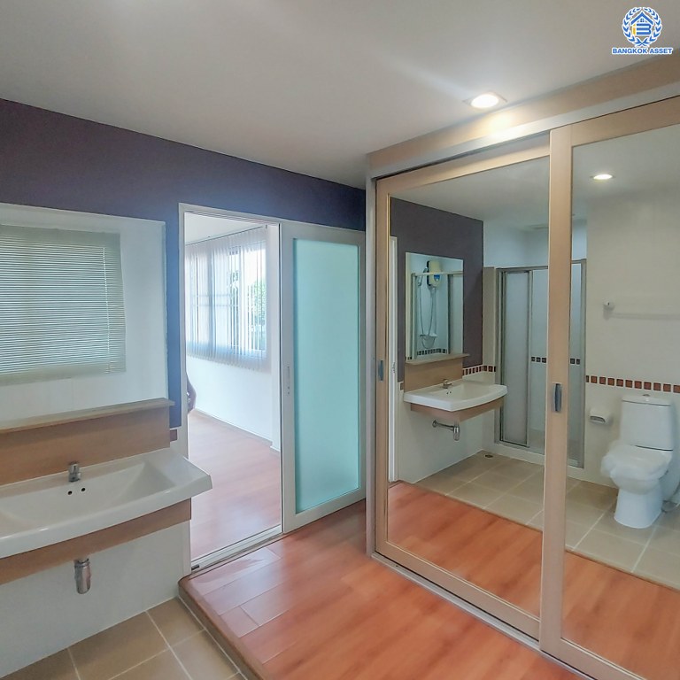 *****บ้านเดี่ยวมือสอง โครงการ คาซ่าวิลล์ ราชพฤกษ์-รัตนาธิเบศร์1 เนื้อที่ 54 ตร.ว. ฟังก์ชัน 3 ห้องนอน 3 ห้องน้ำ 1 ที่จอดรถ บ้านดีราคาถูก ได้มุมสวน หน้าบ้านไม่ติดใคร หาไม่ได้อีกแล้วในย่านนี้ ทำเลเดินทางสะดวก เชื่อมต่อถนนรัตนาธิเบศร์ ถนนราชพฤกษ์  ใกล้รถไฟฟ้าสายสีม่วง "สถานีไทรม้า" และจุดขึ้นทางด่วน "ศรีรัช"