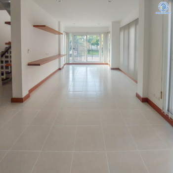 *****บ้านเดี่ยวมือสอง โครงการ คาซ่าวิลล์ ราชพฤกษ์-รัตนาธิเบศร์1 เนื้อที่ 54 ตร.ว. ฟังก์ชัน 3 ห้องนอน 3 ห้องน้ำ 1 ที่จอดรถ บ้านดีราคาถูก ได้มุมสวน หน้าบ้านไม่ติดใคร หาไม่ได้อีกแล้วในย่านนี้ ทำเลเดินทางสะดวก เชื่อมต่อถนนรัตนาธิเบศร์ ถนนราชพฤกษ์  ใกล้รถไฟฟ้าสายสีม่วง "สถานีไทรม้า" และจุดขึ้นทางด่วน "ศรีรัช"