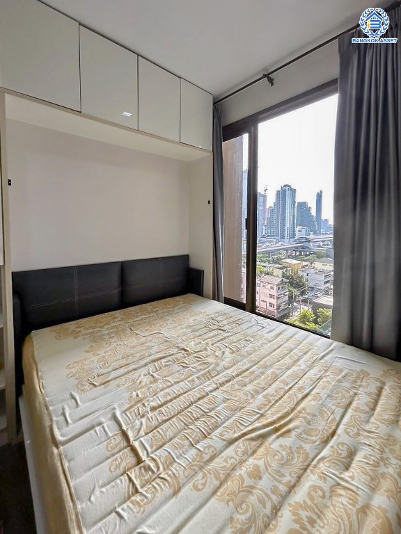 *****คอนโดมิเนียมมือสอง โครงการ นายน์ บาย แสนสิริ กรุงธนบุรี เนื้อที่ 30.68 ตร.ม. ฟังก์ชัน 1 ห้องนอน 1 ห้องน้ำ 1 ที่จอดรถ ภายในสวยพร้อมอยู่ เฟอร์นิเจอร์ครบ วิวเมืองสวยหลักล้าน โครงการบนทำเลเดินทางสะดวก เชื่อมต่อถนนกรุงธนบุรี ถนนสาทร ใกล้รถไฟฟ้าสายสีเขียว "สถานีวงเวียนใหญ่" และจุดขึ้นทางด่วน "ศรีรัช (ด่านสาทร)"