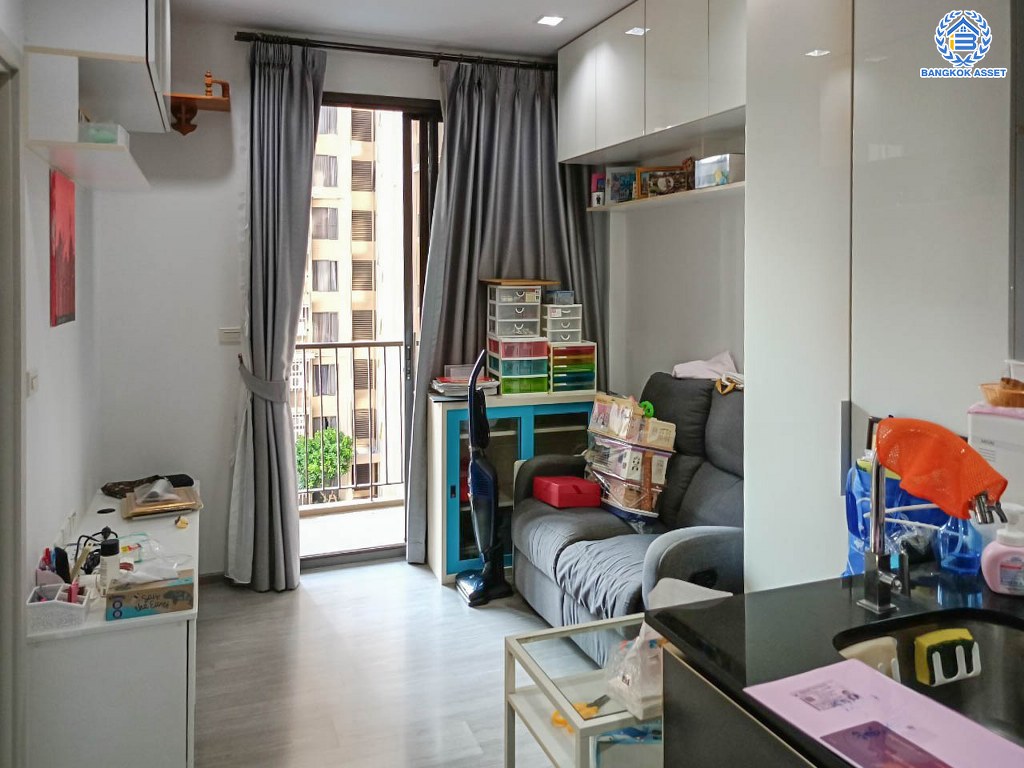 *****คอนโดมิเนียมมือสอง โครงการ นายน์ บาย แสนสิริ กรุงธนบุรี เนื้อที่ 30.68 ตร.ม. ฟังก์ชัน 1 ห้องนอน 1 ห้องน้ำ 1 ที่จอดรถ ภายในสวยพร้อมอยู่ เฟอร์นิเจอร์ครบ วิวเมืองสวยหลักล้าน โครงการบนทำเลเดินทางสะดวก เชื่อมต่อถนนกรุงธนบุรี ถนนสาทร ใกล้รถไฟฟ้าสายสีเขียว "สถานีวงเวียนใหญ่" และจุดขึ้นทางด่วน "ศรีรัช (ด่านสาทร)"