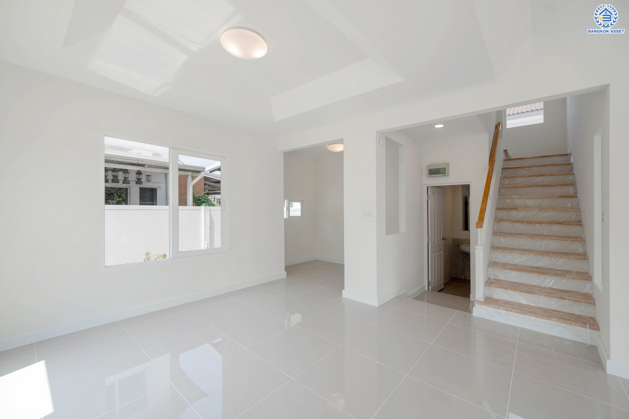 บ้านมือสองตกแต่งใหม่ โครงการ พฤกษ์ลดา บางใหญ่2 หลังมุม เนื้อที่ 71 ตร.ว. ฟังก์ชัน 3 ห้องนอน 3 ห้องน้ำ 2 ที่จอดรถ บนทำเลดี เชื่อมต่อหลายเส้นทาง ใกล้รถไฟฟ้าสายสีม่วง "สถานีคลองบางไผ่" จุดขึ้นทางด่วน "กาญจนาภิเษก" และห้างสรรพสินค้าเซ็นทรัล เวสต์เกต