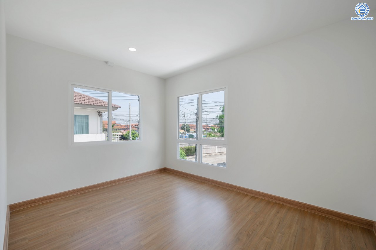 บ้านมือสองตกแต่งใหม่ โครงการ พฤกษ์ลดา บางใหญ่2 หลังมุม เนื้อที่ 71 ตร.ว. ฟังก์ชัน 3 ห้องนอน 3 ห้องน้ำ 2 ที่จอดรถ บนทำเลดี เชื่อมต่อหลายเส้นทาง ใกล้รถไฟฟ้าสายสีม่วง "สถานีคลองบางไผ่" จุดขึ้นทางด่วน "กาญจนาภิเษก" และห้างสรรพสินค้าเซ็นทรัล เวสต์เกต