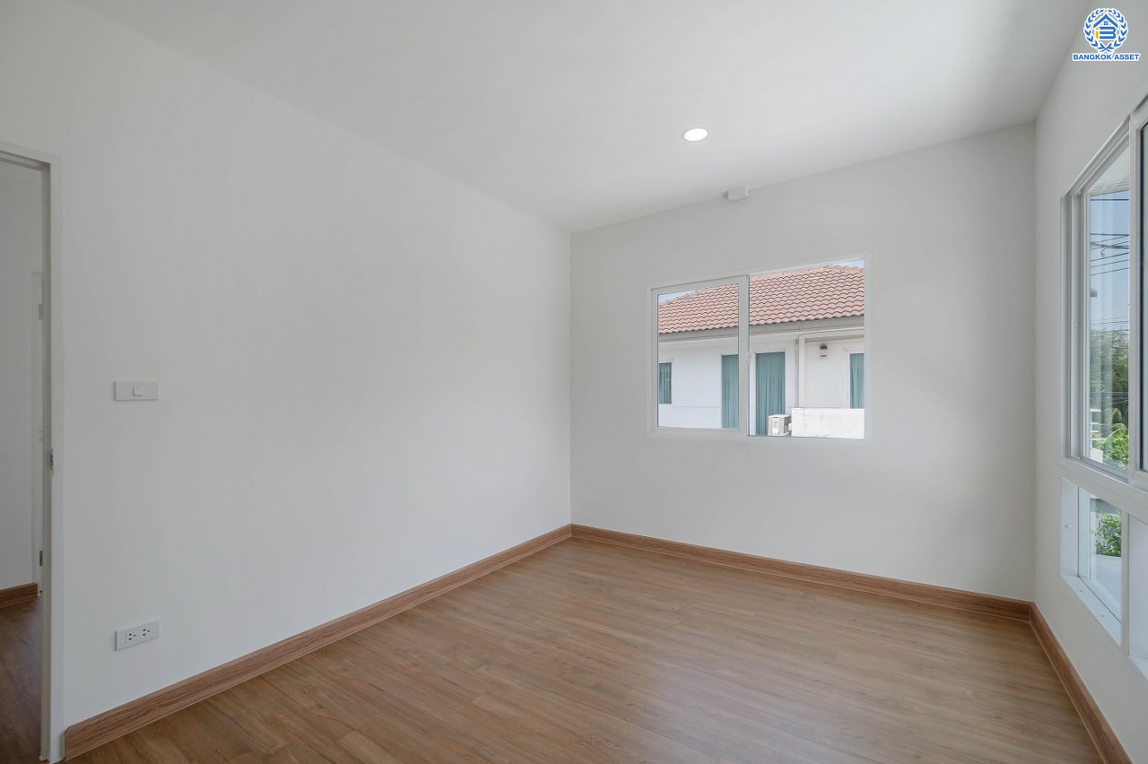 บ้านมือสองตกแต่งใหม่ โครงการ พฤกษ์ลดา บางใหญ่2 หลังมุม เนื้อที่ 71 ตร.ว. ฟังก์ชัน 3 ห้องนอน 3 ห้องน้ำ 2 ที่จอดรถ บนทำเลดี เชื่อมต่อหลายเส้นทาง ใกล้รถไฟฟ้าสายสีม่วง "สถานีคลองบางไผ่" จุดขึ้นทางด่วน "กาญจนาภิเษก" และห้างสรรพสินค้าเซ็นทรัล เวสต์เกต