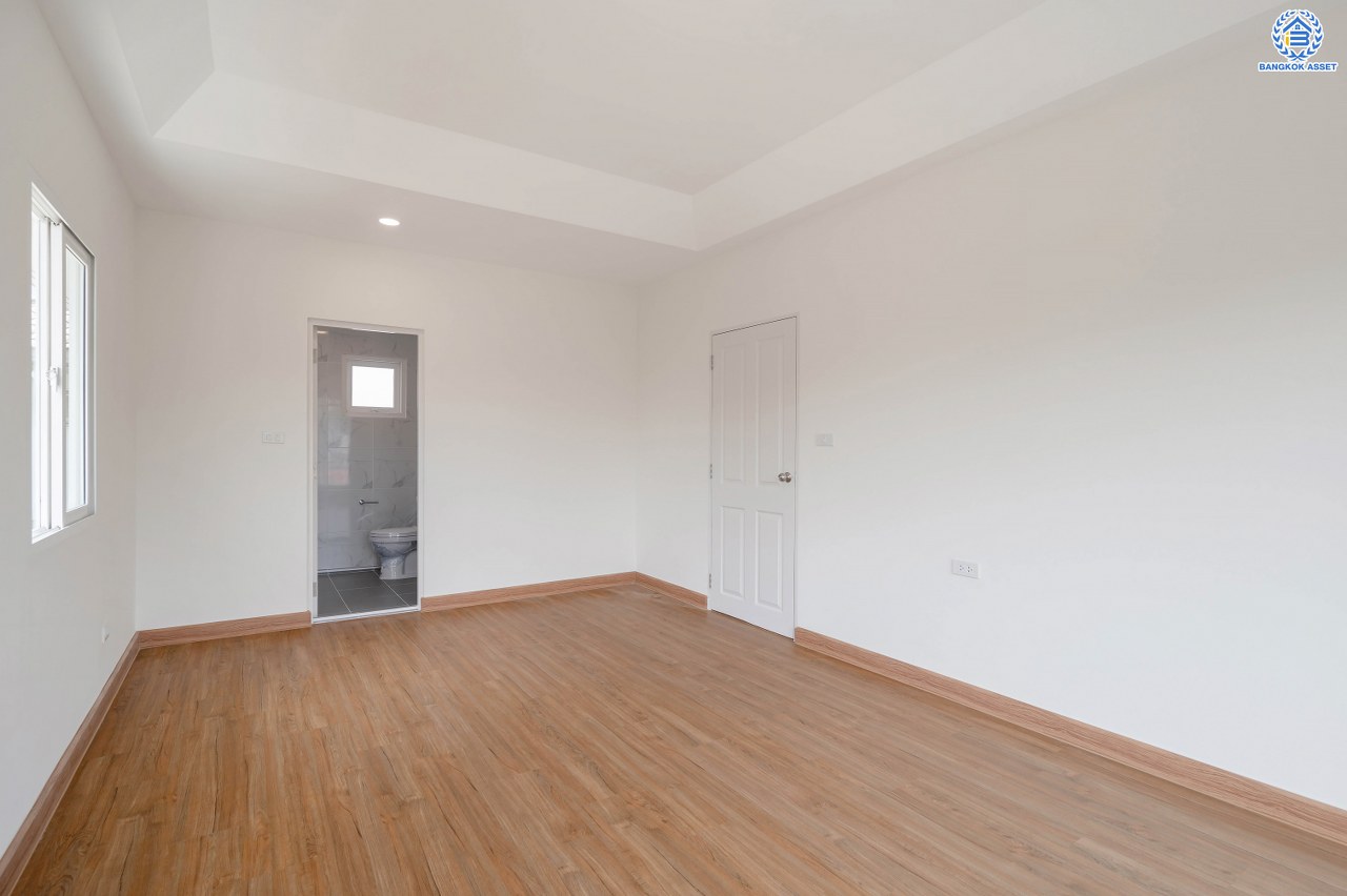 บ้านมือสองตกแต่งใหม่ โครงการ พฤกษ์ลดา บางใหญ่2 หลังมุม เนื้อที่ 71 ตร.ว. ฟังก์ชัน 3 ห้องนอน 3 ห้องน้ำ 2 ที่จอดรถ บนทำเลดี เชื่อมต่อหลายเส้นทาง ใกล้รถไฟฟ้าสายสีม่วง "สถานีคลองบางไผ่" จุดขึ้นทางด่วน "กาญจนาภิเษก" และห้างสรรพสินค้าเซ็นทรัล เวสต์เกต