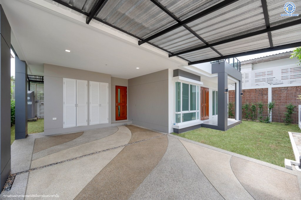 บ้านมือสองตกแต่งใหม่ ดีไซน์สุดหรู โครงการ บางกอก บูเลอวาร์ด ราชพฤกษ์-พระราม5-2 หลังมุม เนื้อที่ 56.8 ตร.ว. บนสังคมคุณภาพ SC Asset* รองรับครอบครัวใหญ่ด้วยฟังก์ชันจัดเต็ม 3 ห้องนอน 4 ห้องน้ำ (ห้องนอนชั้นบนทุกห้องมีห้องน้ำในตัว) 1 ห้องอเนกประสงค์ 2 ที่จอดรถ บนทำเลติดถนนราชพฤกษ์ ใกล้วงเวียนพระรามห้า รถไฟฟ้าสายสีม่วง "สถานีบางรักใหญ่" และ "สถานีบางพลู"