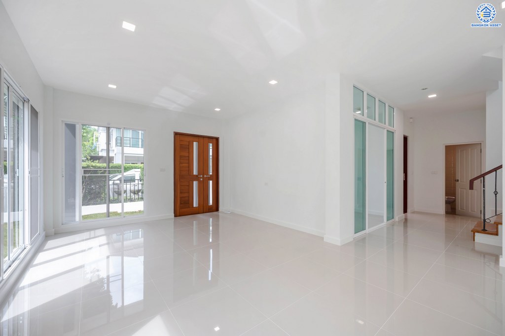 บ้านมือสองตกแต่งใหม่ ดีไซน์สุดหรู โครงการ บางกอก บูเลอวาร์ด ราชพฤกษ์-พระราม5-2 หลังมุม เนื้อที่ 56.8 ตร.ว. บนสังคมคุณภาพ SC Asset* รองรับครอบครัวใหญ่ด้วยฟังก์ชันจัดเต็ม 3 ห้องนอน 4 ห้องน้ำ (ห้องนอนชั้นบนทุกห้องมีห้องน้ำในตัว) 1 ห้องอเนกประสงค์ 2 ที่จอดรถ บนทำเลติดถนนราชพฤกษ์ ใกล้วงเวียนพระรามห้า รถไฟฟ้าสายสีม่วง "สถานีบางรักใหญ่" และ "สถานีบางพลู"