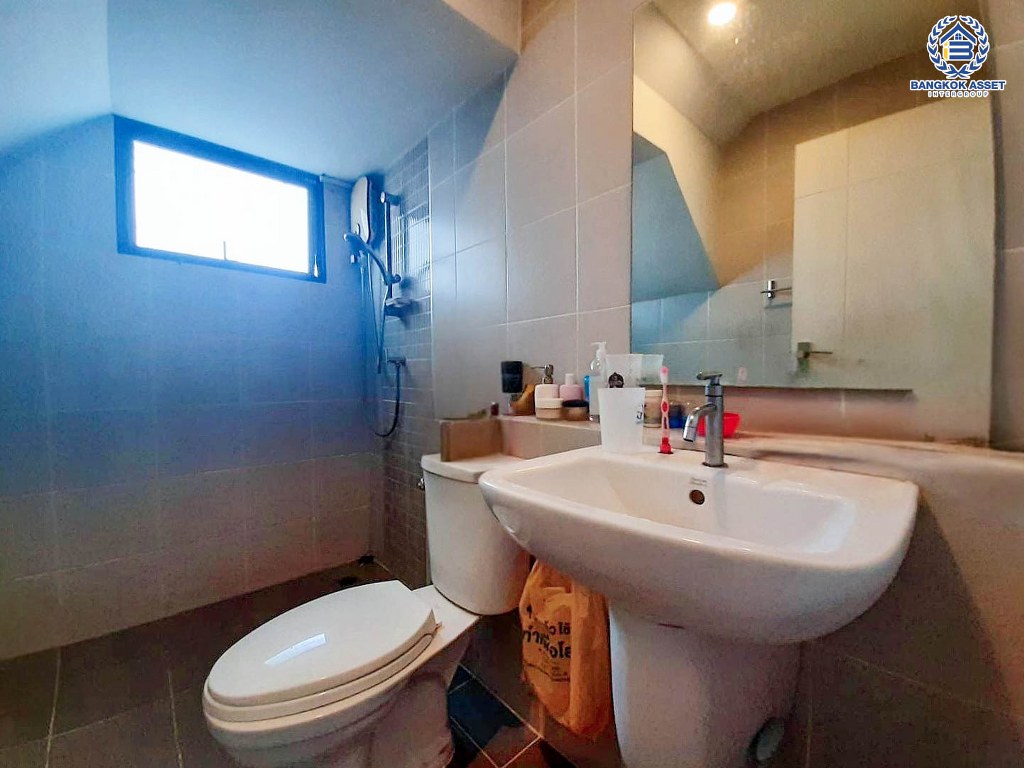 *****บ้านแฝดมือสอง โครงการ คาซ่าวิลล์ บางใหญ่ เนื้อที่ 42.40 ตร.ว. ฟังก์ชัน 3 ห้องนอน 3 ห้องน้ำ 2 ที่จอดรถ โครงการบนทำเลเดินทางสะดวก เชื่อมต่อถนนรัตนาธิเบศร์ ถนนกาญจนาภิเษก(วงแหวนรอบนอก) ถนนชัยพฤกษ์ ใกล้รถไฟฟ้าสายสีม่วง "สถานีคลองบางไผ่" และจุดขึ้นทางด่วน "ศรีรัช"