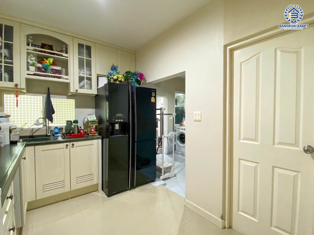 ****บ้านเดี่ยวมือสอง โครงการ บ้านสีวลี ราชพฤกษ์ หลังมุม เนื้อที่ 81.40 ตร.ว. ฟังก์ชัน 3 ห้องนอน 3 ห้องน้ำ 2 ที่จอดรถ ใกล้คอมมูนิตี้มอลล์ที่ครบครัน โครงการบนทำเลเดินทางสะดวก เชื่อมต่อถนนนครอินทร์ ถนนราชพฤกษ์ ถนนกาญจนาภิเษก ใกล้รถไฟฟ้าสายสีม่วง "สถานีบางรักน้อยท่าอิฐ"  และจุดขึ้นทางด่วน "ศรีรัช"