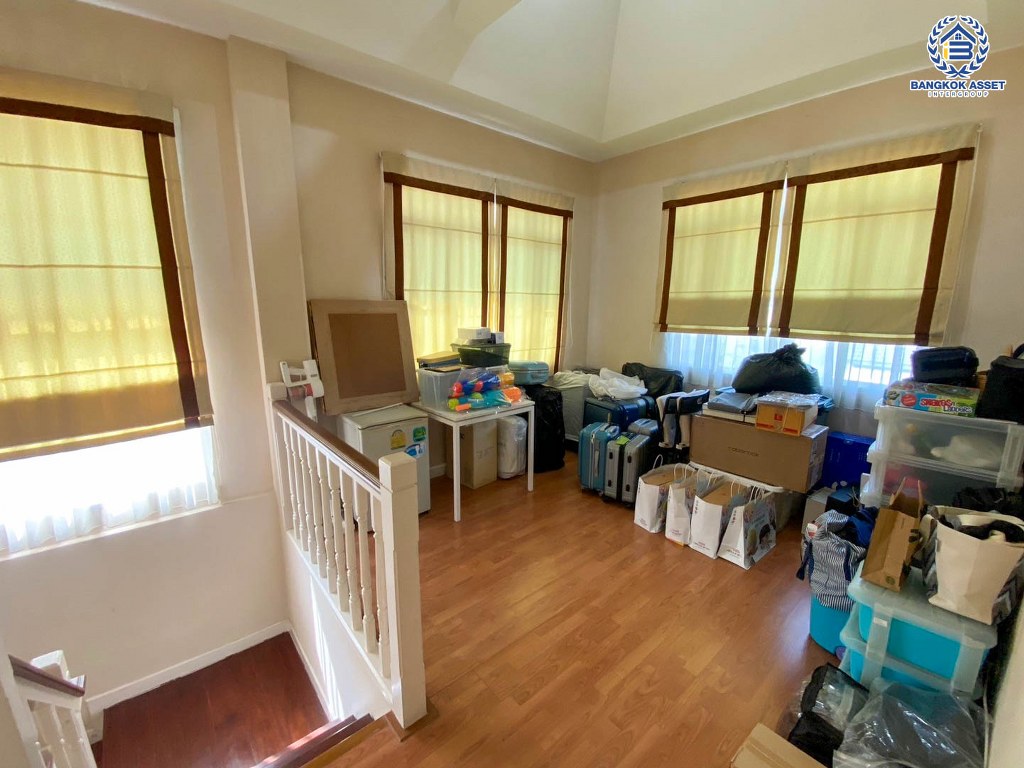 ****บ้านเดี่ยวมือสอง โครงการ บ้านสีวลี ราชพฤกษ์ หลังมุม เนื้อที่ 81.40 ตร.ว. ฟังก์ชัน 3 ห้องนอน 3 ห้องน้ำ 2 ที่จอดรถ ใกล้คอมมูนิตี้มอลล์ที่ครบครัน โครงการบนทำเลเดินทางสะดวก เชื่อมต่อถนนนครอินทร์ ถนนราชพฤกษ์ ถนนกาญจนาภิเษก ใกล้รถไฟฟ้าสายสีม่วง "สถานีบางรักน้อยท่าอิฐ"  และจุดขึ้นทางด่วน "ศรีรัช"