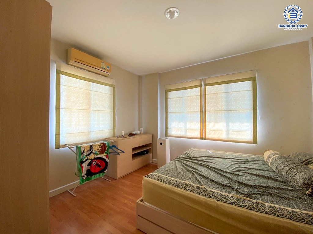 ****บ้านเดี่ยวมือสอง โครงการ บ้านสีวลี ราชพฤกษ์ หลังมุม เนื้อที่ 81.40 ตร.ว. ฟังก์ชัน 3 ห้องนอน 3 ห้องน้ำ 2 ที่จอดรถ ใกล้คอมมูนิตี้มอลล์ที่ครบครัน โครงการบนทำเลเดินทางสะดวก เชื่อมต่อถนนนครอินทร์ ถนนราชพฤกษ์ ถนนกาญจนาภิเษก ใกล้รถไฟฟ้าสายสีม่วง "สถานีบางรักน้อยท่าอิฐ"  และจุดขึ้นทางด่วน "ศรีรัช"