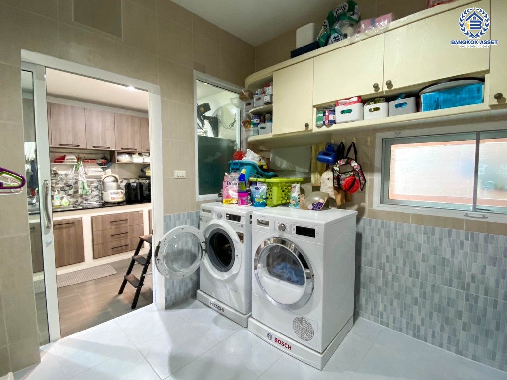 ****บ้านเดี่ยวมือสอง โครงการ บ้านสีวลี ราชพฤกษ์ หลังมุม เนื้อที่ 81.40 ตร.ว. ฟังก์ชัน 3 ห้องนอน 3 ห้องน้ำ 2 ที่จอดรถ ใกล้คอมมูนิตี้มอลล์ที่ครบครัน โครงการบนทำเลเดินทางสะดวก เชื่อมต่อถนนนครอินทร์ ถนนราชพฤกษ์ ถนนกาญจนาภิเษก ใกล้รถไฟฟ้าสายสีม่วง "สถานีบางรักน้อยท่าอิฐ"  และจุดขึ้นทางด่วน "ศรีรัช"