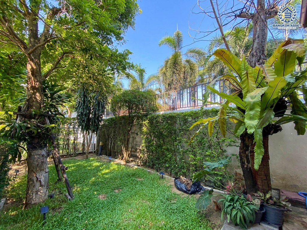 ****บ้านเดี่ยวมือสอง โครงการ บ้านสีวลี ราชพฤกษ์ หลังมุม เนื้อที่ 81.40 ตร.ว. ฟังก์ชัน 3 ห้องนอน 3 ห้องน้ำ 2 ที่จอดรถ ใกล้คอมมูนิตี้มอลล์ที่ครบครัน โครงการบนทำเลเดินทางสะดวก เชื่อมต่อถนนนครอินทร์ ถนนราชพฤกษ์ ถนนกาญจนาภิเษก ใกล้รถไฟฟ้าสายสีม่วง "สถานีบางรักน้อยท่าอิฐ"  และจุดขึ้นทางด่วน "ศรีรัช"