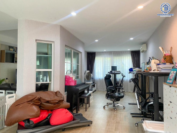 ****บ้านเดี่ยวมือสอง โครงการ บ้านสีวลี ราชพฤกษ์ หลังมุม เนื้อที่ 81.40 ตร.ว. ฟังก์ชัน 3 ห้องนอน 3 ห้องน้ำ 2 ที่จอดรถ ใกล้คอมมูนิตี้มอลล์ที่ครบครัน โครงการบนทำเลเดินทางสะดวก เชื่อมต่อถนนนครอินทร์ ถนนราชพฤกษ์ ถนนกาญจนาภิเษก ใกล้รถไฟฟ้าสายสีม่วง "สถานีบางรักน้อยท่าอิฐ"  และจุดขึ้นทางด่วน "ศรีรัช"