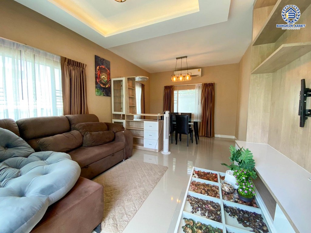 *****บ้านเดี่ยวมือสอง โครงการ แลนซีโอ คริป ปิ่นเกล้า-พระราม5 เนื้อที่ 50.70 ตร.ว. ฟังก์ชัน 3 ห้องนอน 2 ห้องน้ำ 2 ที่จอดรถ  ไม่เคยเข้าอยู่ ใกล้ตัวเมืองเดินทางสะดวก เชื่อมต่อถนนรัตนาธิเบศร์ ถนนกาญจนาภิเษก ถนนนครอินทร์ ใกล้รถไฟฟ้าสายสีม่วง "สถานีตลาดบางใหญ่" และจุดขึ้นทางด่วน "ศรีรัช"