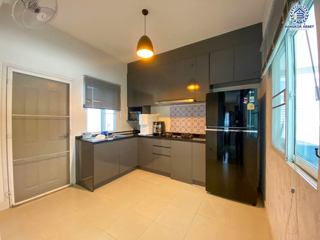 *****บ้านเดี่ยวมือสอง โครงการ แลนซีโอ คริป ปิ่นเกล้า-พระราม5 เนื้อที่ 50.70 ตร.ว. ฟังก์ชัน 3 ห้องนอน 2 ห้องน้ำ 2 ที่จอดรถ  ไม่เคยเข้าอยู่ ใกล้ตัวเมืองเดินทางสะดวก เชื่อมต่อถนนรัตนาธิเบศร์ ถนนกาญจนาภิเษก ถนนนครอินทร์ ใกล้รถไฟฟ้าสายสีม่วง "สถานีตลาดบางใหญ่" และจุดขึ้นทางด่วน "ศรีรัช"