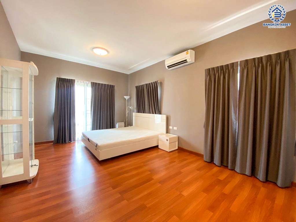 *****บ้านเดี่ยวมือสอง โครงการ แลนซีโอ คริป ปิ่นเกล้า-พระราม5 เนื้อที่ 50.70 ตร.ว. ฟังก์ชัน 3 ห้องนอน 2 ห้องน้ำ 2 ที่จอดรถ  ไม่เคยเข้าอยู่ ใกล้ตัวเมืองเดินทางสะดวก เชื่อมต่อถนนรัตนาธิเบศร์ ถนนกาญจนาภิเษก ถนนนครอินทร์ ใกล้รถไฟฟ้าสายสีม่วง "สถานีตลาดบางใหญ่" และจุดขึ้นทางด่วน "ศรีรัช"