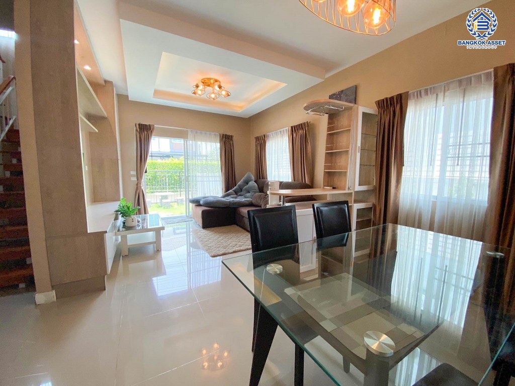 *****บ้านเดี่ยวมือสอง โครงการ แลนซีโอ คริป ปิ่นเกล้า-พระราม5 เนื้อที่ 50.70 ตร.ว. ฟังก์ชัน 3 ห้องนอน 2 ห้องน้ำ 2 ที่จอดรถ  ไม่เคยเข้าอยู่ ใกล้ตัวเมืองเดินทางสะดวก เชื่อมต่อถนนรัตนาธิเบศร์ ถนนกาญจนาภิเษก ถนนนครอินทร์ ใกล้รถไฟฟ้าสายสีม่วง "สถานีตลาดบางใหญ่" และจุดขึ้นทางด่วน "ศรีรัช"