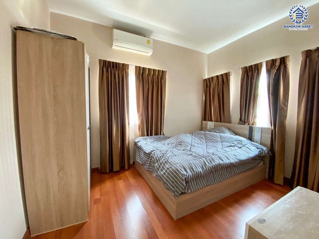 *****บ้านเดี่ยวมือสอง โครงการ แลนซีโอ คริป ปิ่นเกล้า-พระราม5 เนื้อที่ 50.70 ตร.ว. ฟังก์ชัน 3 ห้องนอน 2 ห้องน้ำ 2 ที่จอดรถ  ไม่เคยเข้าอยู่ ใกล้ตัวเมืองเดินทางสะดวก เชื่อมต่อถนนรัตนาธิเบศร์ ถนนกาญจนาภิเษก ถนนนครอินทร์ ใกล้รถไฟฟ้าสายสีม่วง "สถานีตลาดบางใหญ่" และจุดขึ้นทางด่วน "ศรีรัช"