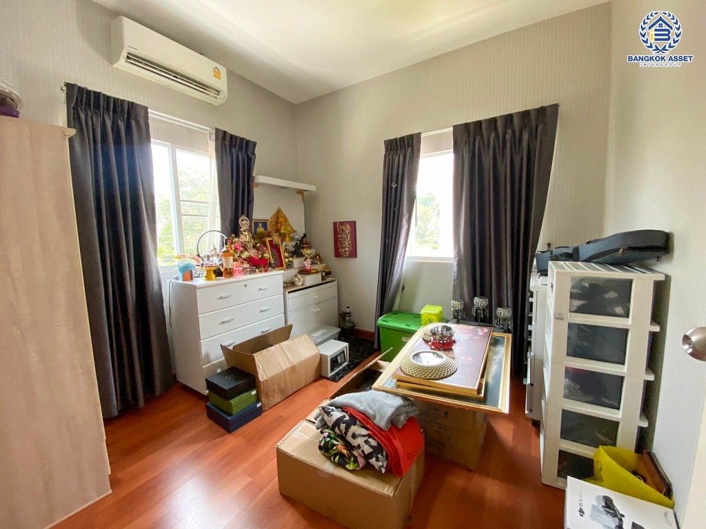 *****บ้านเดี่ยวมือสอง โครงการ แลนซีโอ คริป ปิ่นเกล้า-พระราม5 เนื้อที่ 50.70 ตร.ว. ฟังก์ชัน 3 ห้องนอน 2 ห้องน้ำ 2 ที่จอดรถ  ไม่เคยเข้าอยู่ ใกล้ตัวเมืองเดินทางสะดวก เชื่อมต่อถนนรัตนาธิเบศร์ ถนนกาญจนาภิเษก ถนนนครอินทร์ ใกล้รถไฟฟ้าสายสีม่วง "สถานีตลาดบางใหญ่" และจุดขึ้นทางด่วน "ศรีรัช"