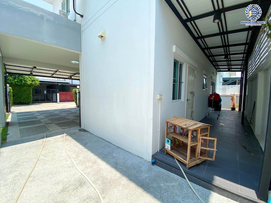 *****บ้านเดี่ยวมือสอง โครงการ แลนซีโอ คริป ปิ่นเกล้า-พระราม5 เนื้อที่ 50.70 ตร.ว. ฟังก์ชัน 3 ห้องนอน 2 ห้องน้ำ 2 ที่จอดรถ  ไม่เคยเข้าอยู่ ใกล้ตัวเมืองเดินทางสะดวก เชื่อมต่อถนนรัตนาธิเบศร์ ถนนกาญจนาภิเษก ถนนนครอินทร์ ใกล้รถไฟฟ้าสายสีม่วง "สถานีตลาดบางใหญ่" และจุดขึ้นทางด่วน "ศรีรัช"