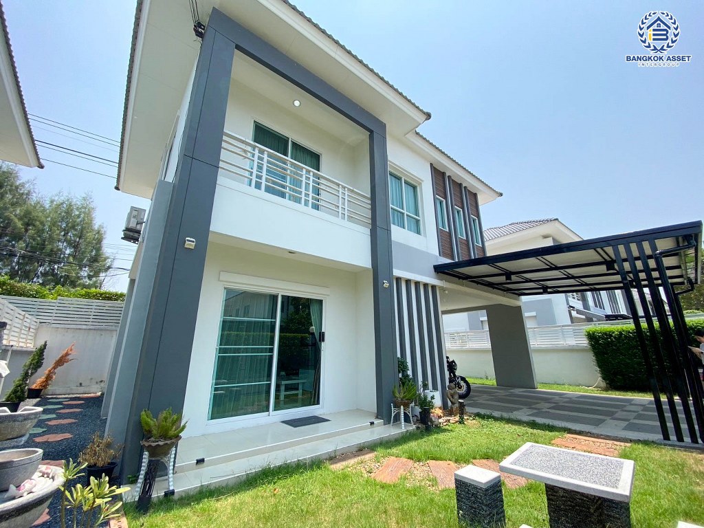 *****บ้านเดี่ยวมือสอง โครงการ แลนซีโอ คริป ปิ่นเกล้า-พระราม5 เนื้อที่ 50.70 ตร.ว. ฟังก์ชัน 3 ห้องนอน 2 ห้องน้ำ 2 ที่จอดรถ  ไม่เคยเข้าอยู่ ใกล้ตัวเมืองเดินทางสะดวก เชื่อมต่อถนนรัตนาธิเบศร์ ถนนกาญจนาภิเษก ถนนนครอินทร์ ใกล้รถไฟฟ้าสายสีม่วง "สถานีตลาดบางใหญ่" และจุดขึ้นทางด่วน "ศรีรัช"