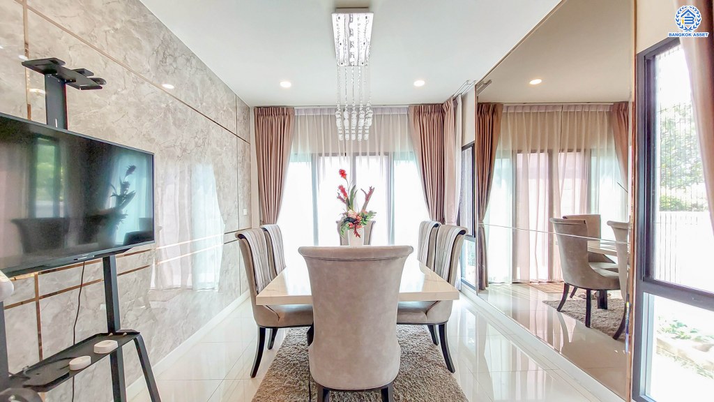 *****บ้านเดี่ยวมือสอง โครงการ เซนโทร พหลฯ-วิภาวดี2 หลังมุม เนื้อที่ 72.50 ตร.ว. ฟังก์ชัน 5 ห้องนอน 4 ห้องน้ำ 3 ที่จอดรถ โครงการบนทำเลเดินทางสะดวก เชื่อมต่อถนนรังสิต-นครนายก ถนนคลองหลวง ถนนกาญจนาภิเษก ใกล้รถไฟฟ้าสายสีแดง "สถานีรังสิต" และจุดขึ้นทางด่วน "อุดรรัถยา"