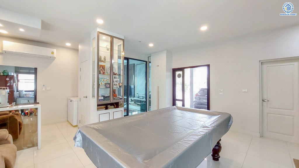 *****บ้านเดี่ยวมือสอง โครงการ เซนโทร พหลฯ-วิภาวดี2 หลังมุม เนื้อที่ 72.50 ตร.ว. ฟังก์ชัน 5 ห้องนอน 4 ห้องน้ำ 3 ที่จอดรถ โครงการบนทำเลเดินทางสะดวก เชื่อมต่อถนนรังสิต-นครนายก ถนนคลองหลวง ถนนกาญจนาภิเษก ใกล้รถไฟฟ้าสายสีแดง "สถานีรังสิต" และจุดขึ้นทางด่วน "อุดรรัถยา"