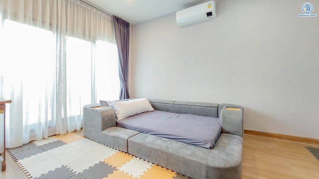 *****บ้านเดี่ยวมือสอง โครงการ เซนโทร พหลฯ-วิภาวดี2 หลังมุม เนื้อที่ 72.50 ตร.ว. ฟังก์ชัน 5 ห้องนอน 4 ห้องน้ำ 3 ที่จอดรถ โครงการบนทำเลเดินทางสะดวก เชื่อมต่อถนนรังสิต-นครนายก ถนนคลองหลวง ถนนกาญจนาภิเษก ใกล้รถไฟฟ้าสายสีแดง "สถานีรังสิต" และจุดขึ้นทางด่วน "อุดรรัถยา"