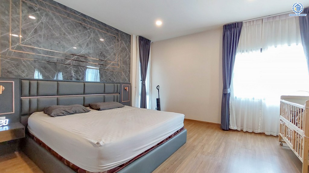 *****บ้านเดี่ยวมือสอง โครงการ เซนโทร พหลฯ-วิภาวดี2 หลังมุม เนื้อที่ 72.50 ตร.ว. ฟังก์ชัน 5 ห้องนอน 4 ห้องน้ำ 3 ที่จอดรถ โครงการบนทำเลเดินทางสะดวก เชื่อมต่อถนนรังสิต-นครนายก ถนนคลองหลวง ถนนกาญจนาภิเษก ใกล้รถไฟฟ้าสายสีแดง "สถานีรังสิต" และจุดขึ้นทางด่วน "อุดรรัถยา"