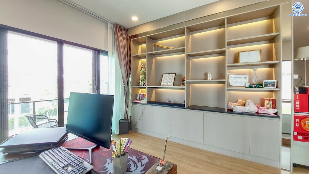 *****บ้านเดี่ยวมือสอง โครงการ เซนโทร พหลฯ-วิภาวดี2 หลังมุม เนื้อที่ 72.50 ตร.ว. ฟังก์ชัน 5 ห้องนอน 4 ห้องน้ำ 3 ที่จอดรถ โครงการบนทำเลเดินทางสะดวก เชื่อมต่อถนนรังสิต-นครนายก ถนนคลองหลวง ถนนกาญจนาภิเษก ใกล้รถไฟฟ้าสายสีแดง "สถานีรังสิต" และจุดขึ้นทางด่วน "อุดรรัถยา"