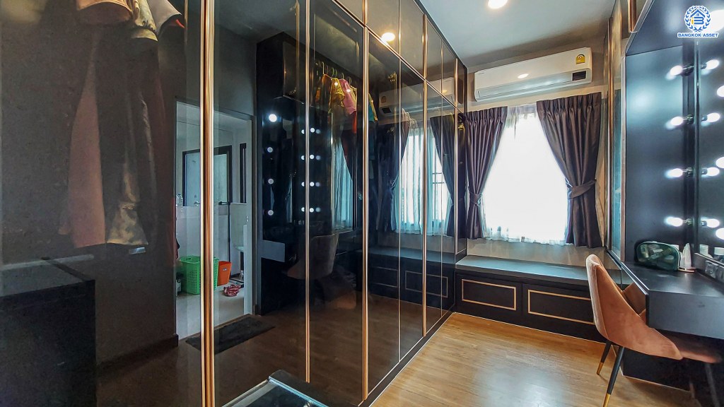 *****บ้านเดี่ยวมือสอง โครงการ เซนโทร พหลฯ-วิภาวดี2 หลังมุม เนื้อที่ 72.50 ตร.ว. ฟังก์ชัน 5 ห้องนอน 4 ห้องน้ำ 3 ที่จอดรถ โครงการบนทำเลเดินทางสะดวก เชื่อมต่อถนนรังสิต-นครนายก ถนนคลองหลวง ถนนกาญจนาภิเษก ใกล้รถไฟฟ้าสายสีแดง "สถานีรังสิต" และจุดขึ้นทางด่วน "อุดรรัถยา"