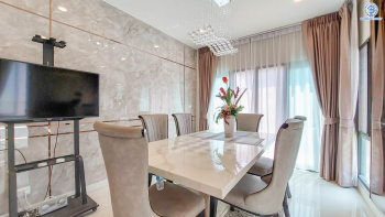 *****บ้านเดี่ยวมือสอง โครงการ เซนโทร พหลฯ-วิภาวดี2 หลังมุม เนื้อที่ 72.50 ตร.ว. ฟังก์ชัน 5 ห้องนอน 4 ห้องน้ำ 3 ที่จอดรถ โครงการบนทำเลเดินทางสะดวก เชื่อมต่อถนนรังสิต-นครนายก ถนนคลองหลวง ถนนกาญจนาภิเษก ใกล้รถไฟฟ้าสายสีแดง "สถานีรังสิต" และจุดขึ้นทางด่วน "อุดรรัถยา"