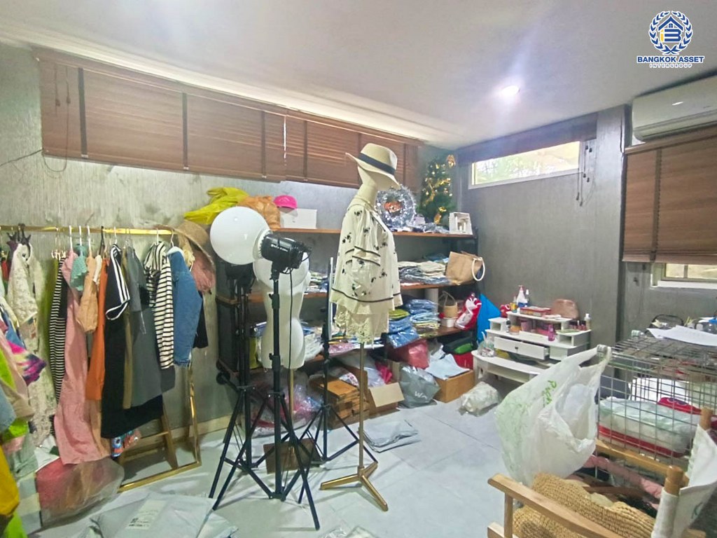 *****บ้านเดี่ยวมือสอง โครงการ เศรษฐสิริ ประชาชื่น หลังมุม เนื้อที่ 67.10 ตร.ว. ฟังก์ชัน 4 ห้องนอน 4 ห้องน้ำ 2 ที่จอดรถ บ้านหลังใหญ่ ภายในสวย พร้อมเข้าอยู่ โครงการบนทำเลเดินทางสะดวก เชื่อมต่อถนนสามัคคี ถนนประชาชื่น ถนนงามวงศ์วาน ใกล้เดอะมอลล์ งามวงศ์วาน  และจุดขึ้นทางด่วน "ศรีรัช"