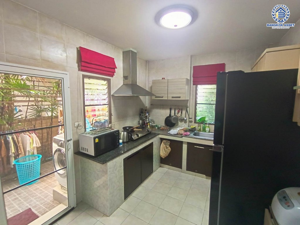 *****บ้านเดี่ยวมือสอง โครงการ เศรษฐสิริ ประชาชื่น หลังมุม เนื้อที่ 67.10 ตร.ว. ฟังก์ชัน 4 ห้องนอน 4 ห้องน้ำ 2 ที่จอดรถ บ้านหลังใหญ่ ภายในสวย พร้อมเข้าอยู่ โครงการบนทำเลเดินทางสะดวก เชื่อมต่อถนนสามัคคี ถนนประชาชื่น ถนนงามวงศ์วาน ใกล้เดอะมอลล์ งามวงศ์วาน  และจุดขึ้นทางด่วน "ศรีรัช"