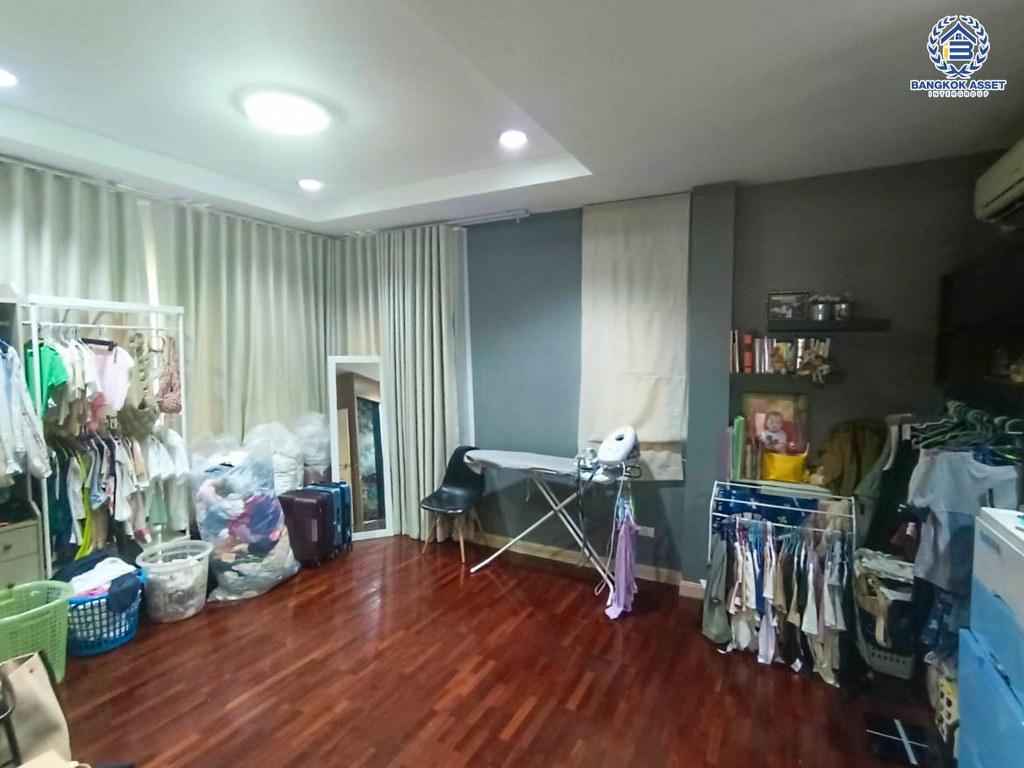 *****บ้านเดี่ยวมือสอง โครงการ เศรษฐสิริ ประชาชื่น หลังมุม เนื้อที่ 67.10 ตร.ว. ฟังก์ชัน 4 ห้องนอน 4 ห้องน้ำ 2 ที่จอดรถ บ้านหลังใหญ่ ภายในสวย พร้อมเข้าอยู่ โครงการบนทำเลเดินทางสะดวก เชื่อมต่อถนนสามัคคี ถนนประชาชื่น ถนนงามวงศ์วาน ใกล้เดอะมอลล์ งามวงศ์วาน  และจุดขึ้นทางด่วน "ศรีรัช"