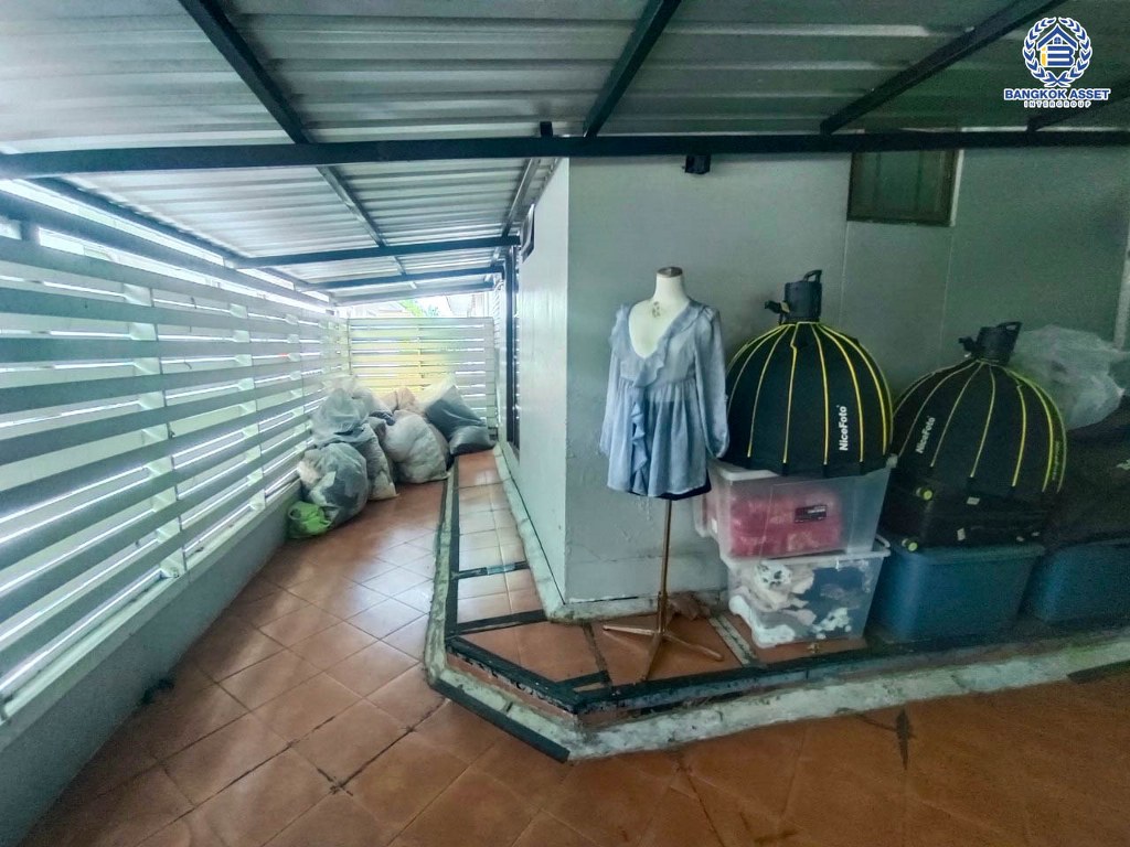 *****บ้านเดี่ยวมือสอง โครงการ เศรษฐสิริ ประชาชื่น หลังมุม เนื้อที่ 67.10 ตร.ว. ฟังก์ชัน 4 ห้องนอน 4 ห้องน้ำ 2 ที่จอดรถ บ้านหลังใหญ่ ภายในสวย พร้อมเข้าอยู่ โครงการบนทำเลเดินทางสะดวก เชื่อมต่อถนนสามัคคี ถนนประชาชื่น ถนนงามวงศ์วาน ใกล้เดอะมอลล์ งามวงศ์วาน  และจุดขึ้นทางด่วน "ศรีรัช"