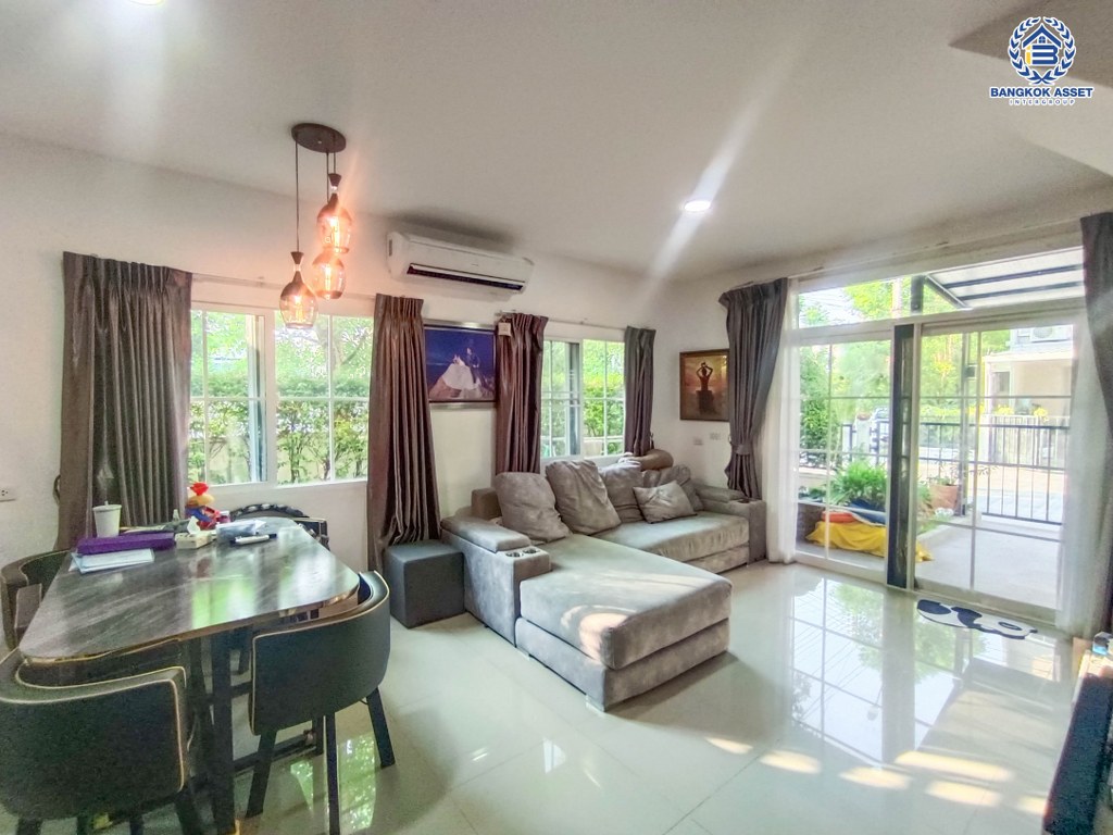 *****ทาวน์เฮ้าส์มือสอง โครงการ กัสโต้ ราชพฤกษ์-พระราม5 เนื้อที่ 24.30 ตร.ว. ฟังก์ชัน 3 ห้องนอน 2 ห้องน้ำ 1 ที่จอดรถ เดินทางสะดวก เชื่อมต่อถนนนครอินทร์ ถนนบางกรวย-ไทรน้อย ถนนราชพฤกษ์ ใกล้เทสโก้ โลตัส นครอินทร์ และจุดขึ้นทางด่วน "ศรีรัช"