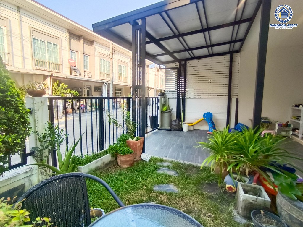 *****ทาวน์เฮ้าส์มือสอง โครงการ กัสโต้ ราชพฤกษ์-พระราม5 เนื้อที่ 24.30 ตร.ว. ฟังก์ชัน 3 ห้องนอน 2 ห้องน้ำ 1 ที่จอดรถ เดินทางสะดวก เชื่อมต่อถนนนครอินทร์ ถนนบางกรวย-ไทรน้อย ถนนราชพฤกษ์ ใกล้เทสโก้ โลตัส นครอินทร์ และจุดขึ้นทางด่วน "ศรีรัช"