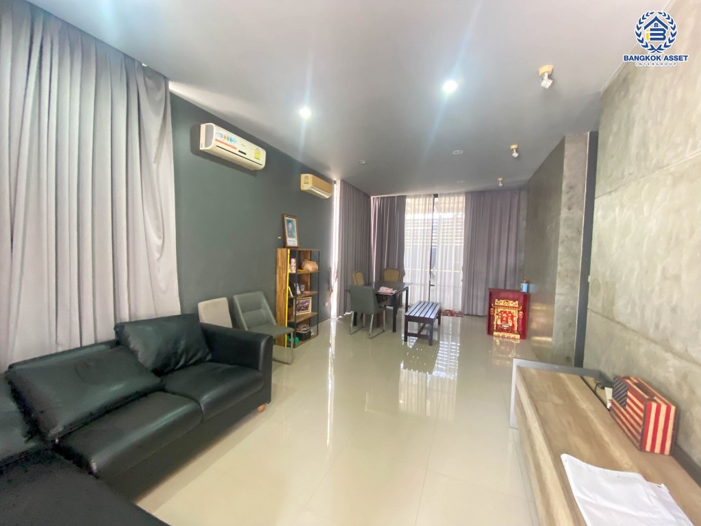 *****บ้านเดี่ยวมือสอง โครงการ เดอะซีซั่น เพชรเกษม69 เนื้อที่ 37.70 ตร.ว. ฟังก์ชัน 3 ห้องนอน 2 ห้องน้ำ 1 ที่จอดรถ สภาพแวดล้อมน่าอยู่ ทำเลเดินทางสะดวก เชื่อมต่อถนนเพชรเกษม ถนนกาญจนาภิเษก ถนนพุทธมณฑลสาย2 ใกล้รถไฟฟ้าสายสีน้ำเงิน "สถานีหลักสอง"