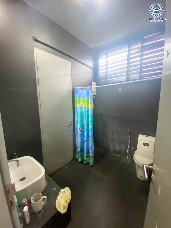 *****บ้านเดี่ยวมือสอง โครงการ เดอะซีซั่น เพชรเกษม69 เนื้อที่ 37.70 ตร.ว. ฟังก์ชัน 3 ห้องนอน 2 ห้องน้ำ 1 ที่จอดรถ สภาพแวดล้อมน่าอยู่ ทำเลเดินทางสะดวก เชื่อมต่อถนนเพชรเกษม ถนนกาญจนาภิเษก ถนนพุทธมณฑลสาย2 ใกล้รถไฟฟ้าสายสีน้ำเงิน "สถานีหลักสอง"