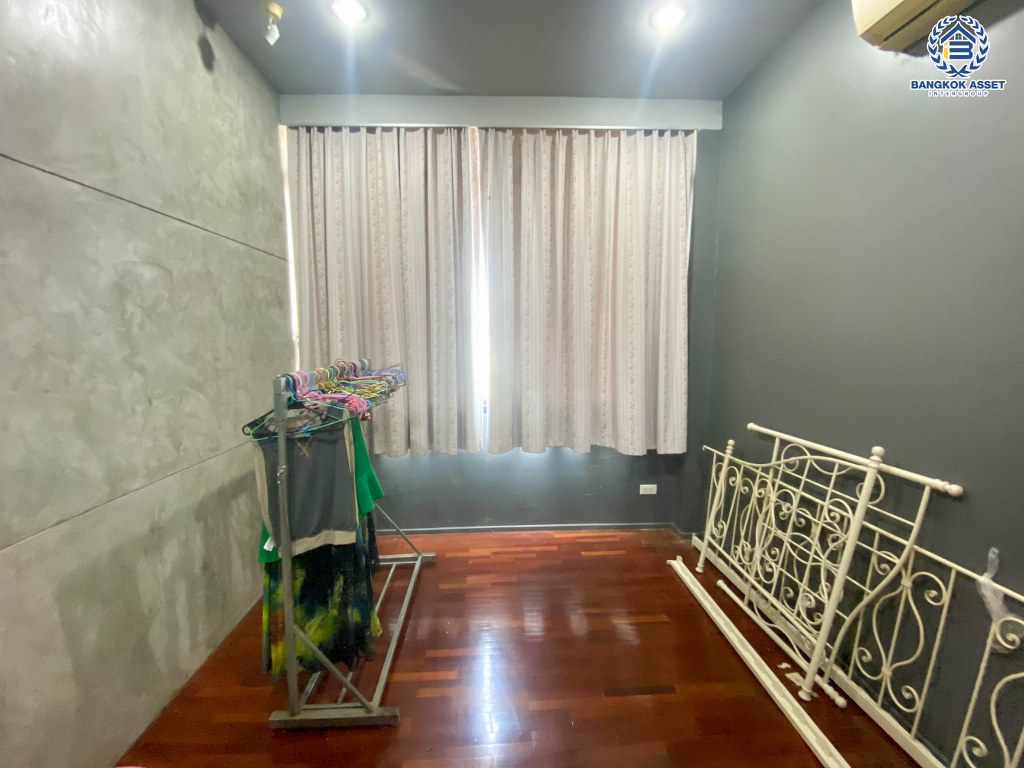 *****บ้านเดี่ยวมือสอง โครงการ เดอะซีซั่น เพชรเกษม69 เนื้อที่ 37.70 ตร.ว. ฟังก์ชัน 3 ห้องนอน 2 ห้องน้ำ 1 ที่จอดรถ สภาพแวดล้อมน่าอยู่ ทำเลเดินทางสะดวก เชื่อมต่อถนนเพชรเกษม ถนนกาญจนาภิเษก ถนนพุทธมณฑลสาย2 ใกล้รถไฟฟ้าสายสีน้ำเงิน "สถานีหลักสอง"