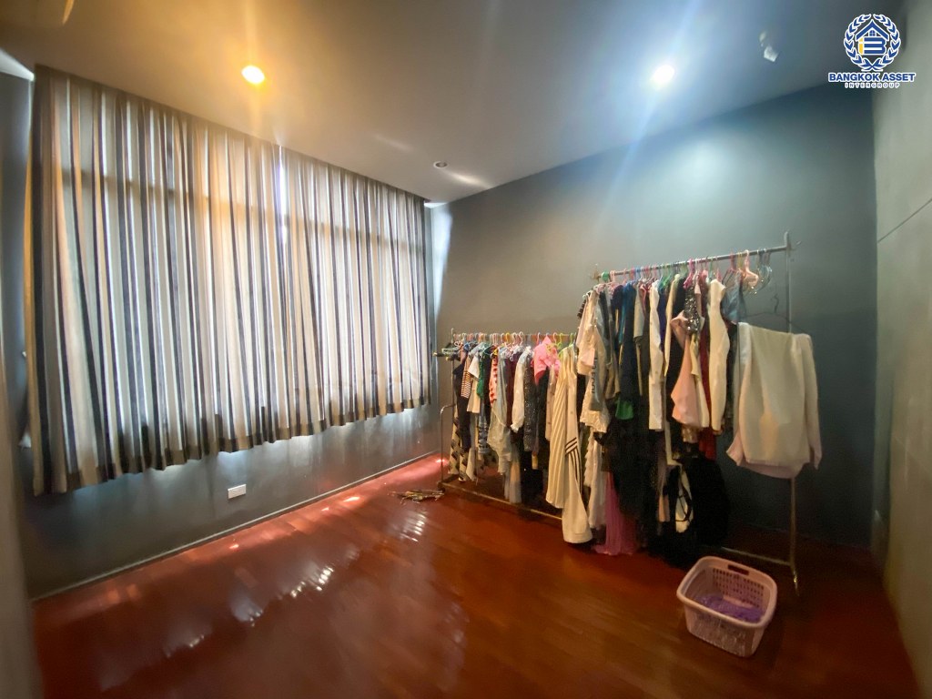 *****บ้านเดี่ยวมือสอง โครงการ เดอะซีซั่น เพชรเกษม69 เนื้อที่ 37.70 ตร.ว. ฟังก์ชัน 3 ห้องนอน 2 ห้องน้ำ 1 ที่จอดรถ สภาพแวดล้อมน่าอยู่ ทำเลเดินทางสะดวก เชื่อมต่อถนนเพชรเกษม ถนนกาญจนาภิเษก ถนนพุทธมณฑลสาย2 ใกล้รถไฟฟ้าสายสีน้ำเงิน "สถานีหลักสอง"