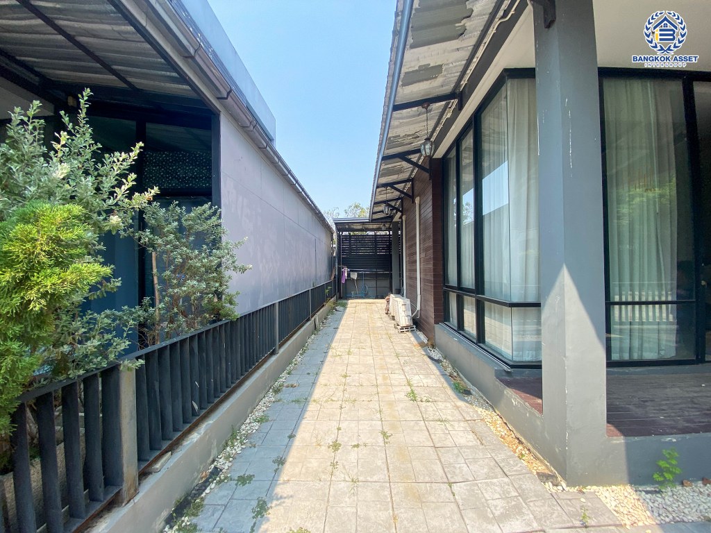 *****บ้านเดี่ยวมือสอง โครงการ เดอะซีซั่น เพชรเกษม69 เนื้อที่ 37.70 ตร.ว. ฟังก์ชัน 3 ห้องนอน 2 ห้องน้ำ 1 ที่จอดรถ สภาพแวดล้อมน่าอยู่ ทำเลเดินทางสะดวก เชื่อมต่อถนนเพชรเกษม ถนนกาญจนาภิเษก ถนนพุทธมณฑลสาย2 ใกล้รถไฟฟ้าสายสีน้ำเงิน "สถานีหลักสอง"