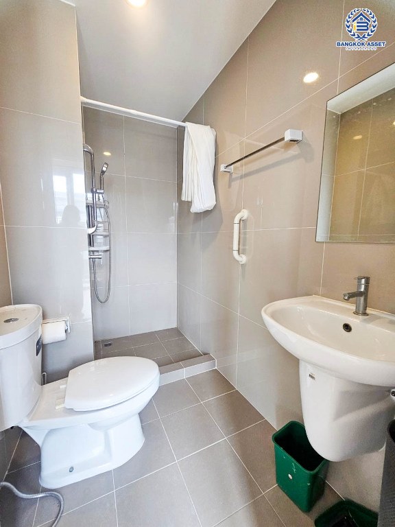 *****ทาวน์เฮ้าส์มือสอง โครงการ ชวนชื่นทาวน์ แก้วอินทร์-บางใหญ่ เนื้อที่ 21.40 ตร.ว. ฟังก์ชัน 4 ห้องนอน 2 ห้องน้ำ 2 ที่จอดรถ  โครงการบนทำเลเดินทางสะดวก เชื่อมต่อถนนกาญจนาภิเษก ถนนนครอินทร์ ถนนราชพฤกษ์ ใกล้รถไฟฟ้าสายสีม่วง "สถานีตลาดบางใหญ่" และจุดขึ้นทางด่วน "ศรีรัช"