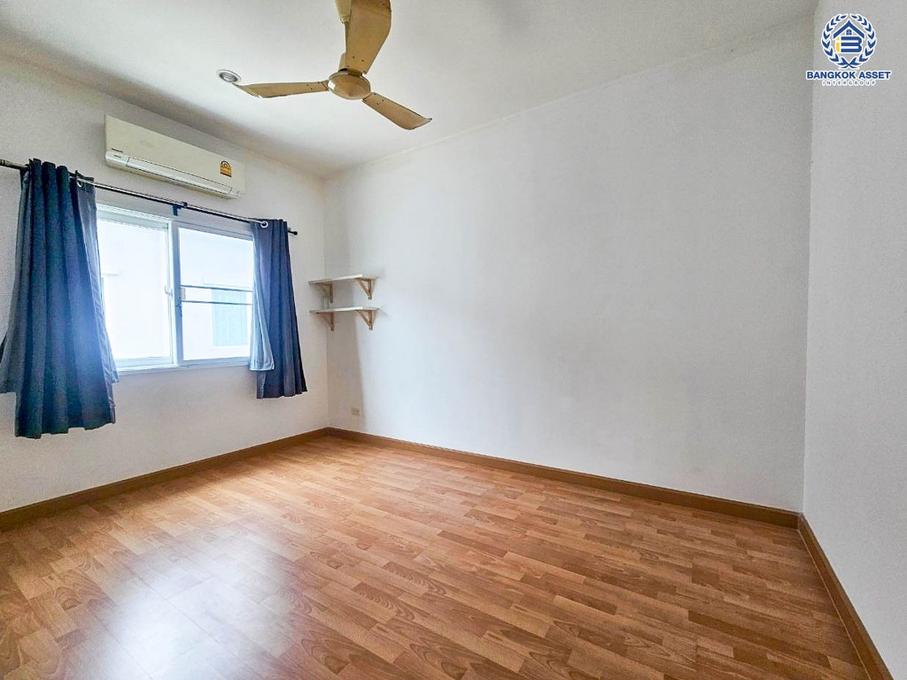 *****ทาวน์เฮ้าส์มือสอง โครงการ ชวนชื่นทาวน์ แก้วอินทร์-บางใหญ่ เนื้อที่ 21.40 ตร.ว. ฟังก์ชัน 4 ห้องนอน 2 ห้องน้ำ 2 ที่จอดรถ  โครงการบนทำเลเดินทางสะดวก เชื่อมต่อถนนกาญจนาภิเษก ถนนนครอินทร์ ถนนราชพฤกษ์ ใกล้รถไฟฟ้าสายสีม่วง "สถานีตลาดบางใหญ่" และจุดขึ้นทางด่วน "ศรีรัช"