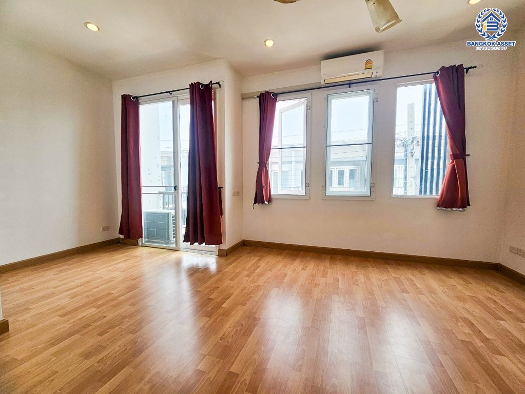 *****ทาวน์เฮ้าส์มือสอง โครงการ ชวนชื่นทาวน์ แก้วอินทร์-บางใหญ่ เนื้อที่ 21.40 ตร.ว. ฟังก์ชัน 4 ห้องนอน 2 ห้องน้ำ 2 ที่จอดรถ  โครงการบนทำเลเดินทางสะดวก เชื่อมต่อถนนกาญจนาภิเษก ถนนนครอินทร์ ถนนราชพฤกษ์ ใกล้รถไฟฟ้าสายสีม่วง "สถานีตลาดบางใหญ่" และจุดขึ้นทางด่วน "ศรีรัช"