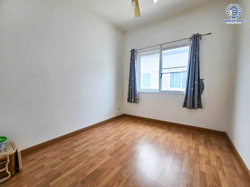 *****ทาวน์เฮ้าส์มือสอง โครงการ ชวนชื่นทาวน์ แก้วอินทร์-บางใหญ่ เนื้อที่ 21.40 ตร.ว. ฟังก์ชัน 4 ห้องนอน 2 ห้องน้ำ 2 ที่จอดรถ  โครงการบนทำเลเดินทางสะดวก เชื่อมต่อถนนกาญจนาภิเษก ถนนนครอินทร์ ถนนราชพฤกษ์ ใกล้รถไฟฟ้าสายสีม่วง "สถานีตลาดบางใหญ่" และจุดขึ้นทางด่วน "ศรีรัช"